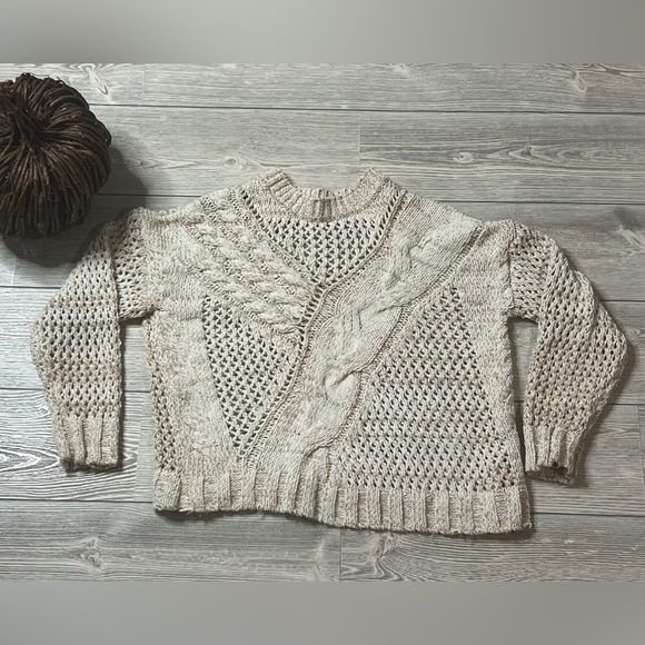 Hem & Thread women’s sweater size Medium.  Like new. - Picture 3 of 8